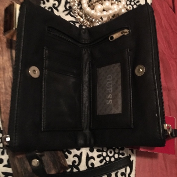 *NWOT* GUESS - Large Soft  Black Zip Wallet/Clutch - Picture 8 of 8